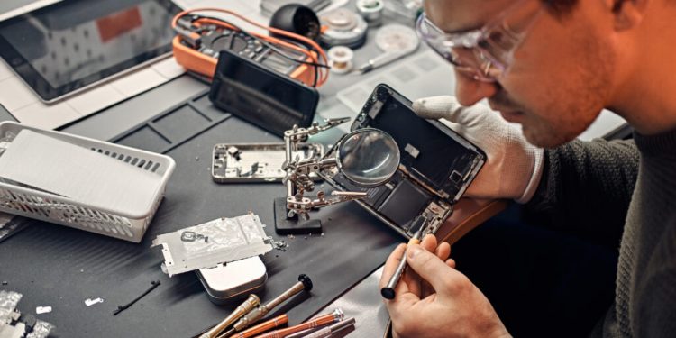 "Reviving Your Phone: Expert Cell Phone Repairs in Newcastle"