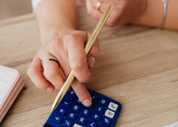 How Outsourcing Bookkeeping Services Helps Small Businesses
